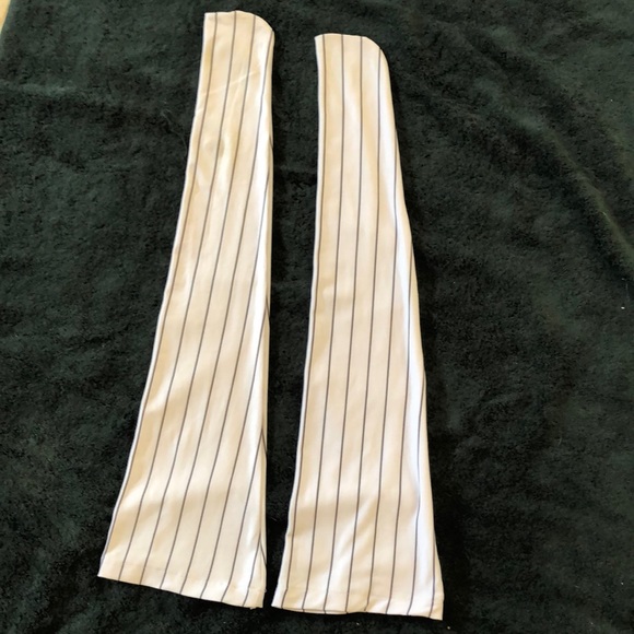 Cosplay vertical thin black stripe/white closed toe/hand top open stocking - Picture 2 of 6